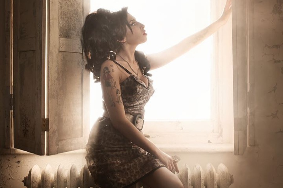 Amy Winehouse’s father sues over auctioned personal belongings