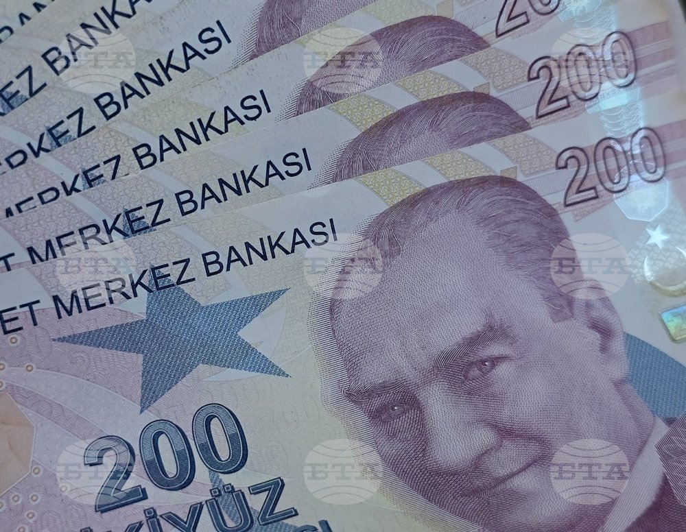 Turkish lira hits record low above 50 per euro