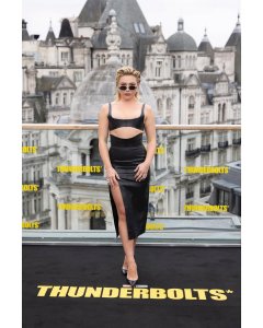 Florence Pugh’s “The Midnight Library” sparks bidding war among major studios