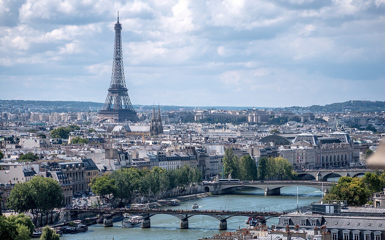 Last-minute bookings help French tourism weather uncertain summer