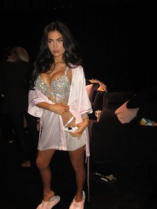 Kylie Jenner makes Victoria’s Secret runway debut (PHOTO/VIDEO)
